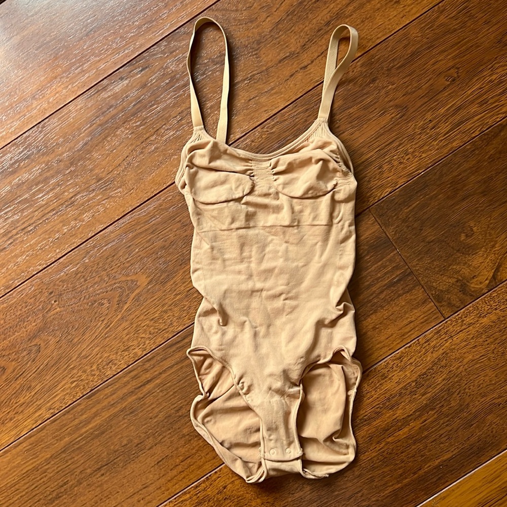 SKIMS S/M Sculpt Brief in Ochre- BRAND NEW